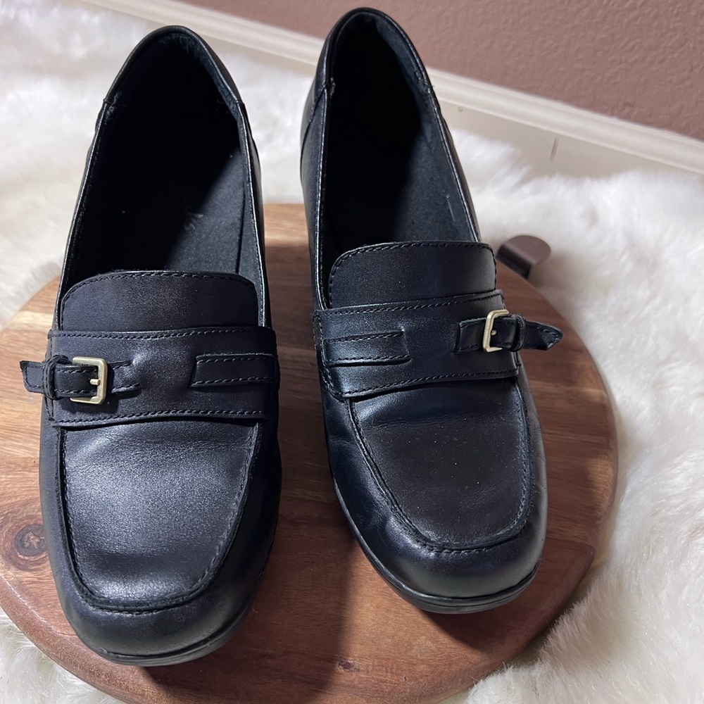 Clarks Black Leather Heeled Loafers Size 8.5 - Picture 6 of 10